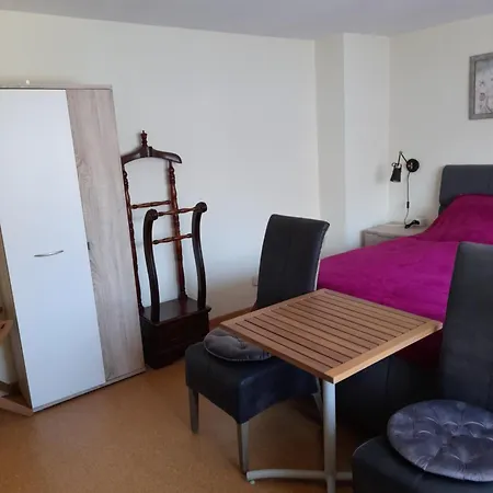 Haus Am Huegel Проживание в семье Altstrimmig