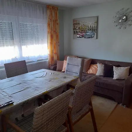 Haus Am Huegel * Altstrimmig