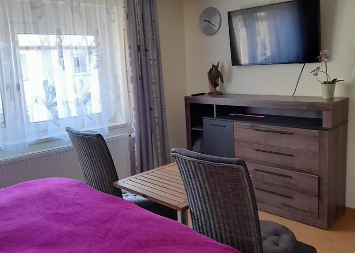 民宿 Haus Am Huegel Altstrimmig